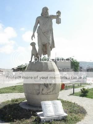 diyogen-heykeli-kaleyazisi.jpg