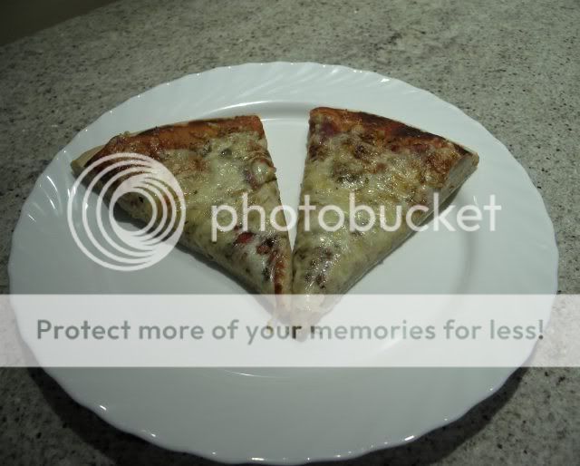 Forum Image: http://i373.photobucket.com/albums/oo179/CrimsomWolf/Pizza1.jpg